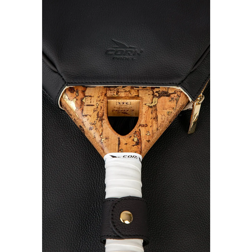 Cork Sports Bag Vintage Leather Black Gold – saco desportivo em pele vintage com detalhes Gold - imagem 6
