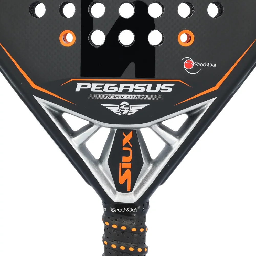 A Siux Pegasus Revolution 3K 2023 é uma raquete profissional de padel com revestimento em carbono 3K para golpes potentes e - imagem 4